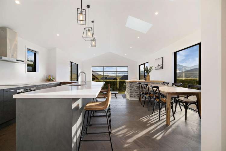 13 Falconer Rise Jacks Point_1