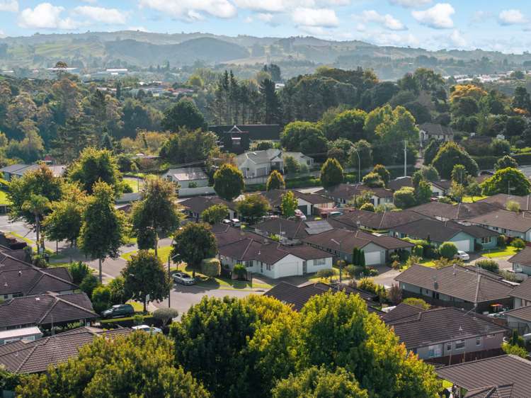 5 Montrose Place Pyes Pa_21