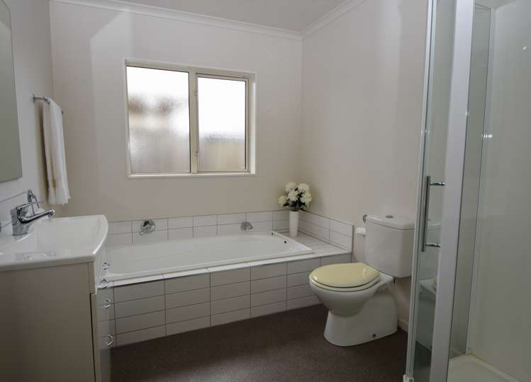 242a High Street North Carterton_11