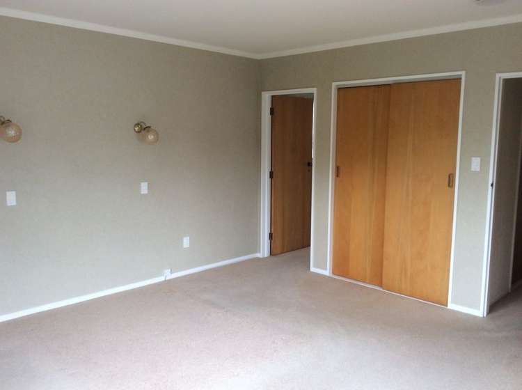 8 Eaton Crescent Otamatea_14