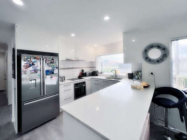 2/17 Queen Street Papakura_4