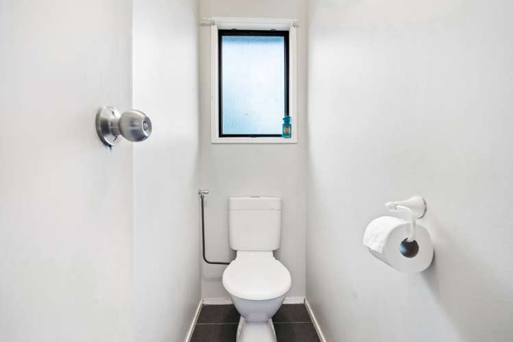 89 Saint Annes Crescent Wattle Downs_12