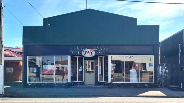 A RARE FIND IN RIVERTON!