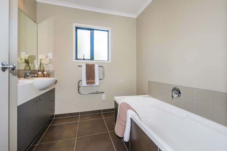 122 Fernhill Way Oteha_18