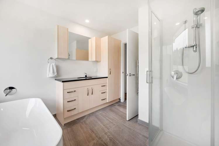 6 Kanuka Grove Kinloch_18