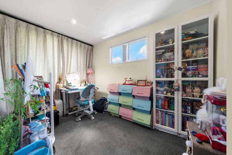 6 Theban Place Totara Vale_12