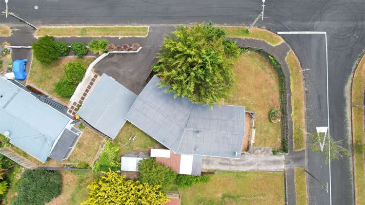 2 Mabian Crescent Deanwell_16