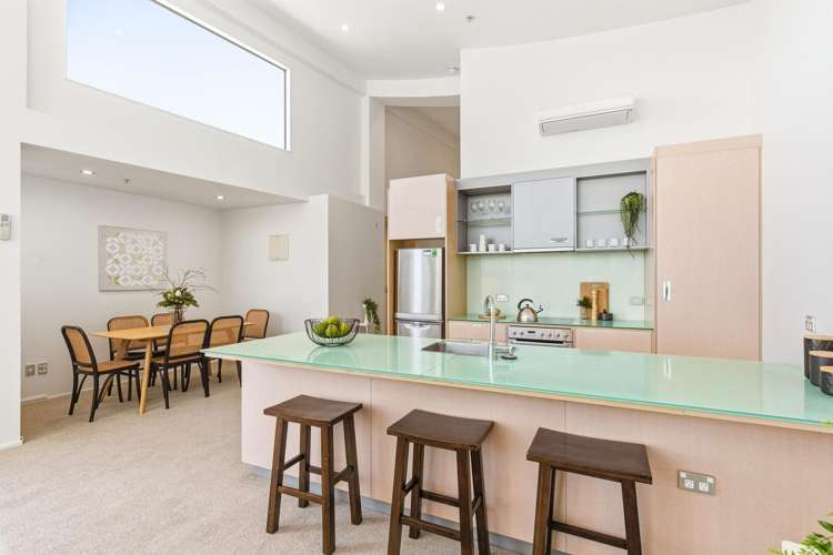 129/72 Tory Street_5