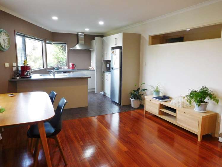 2/65 Sunset Road Totara Vale_2