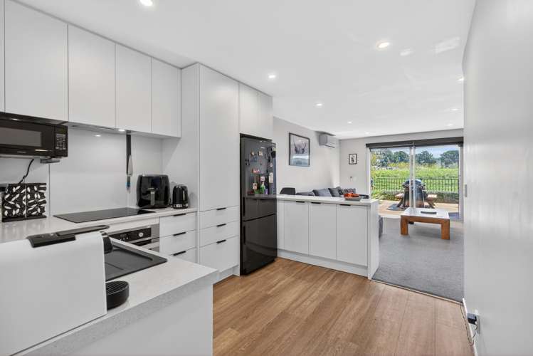 8 Harena Way Moera_8