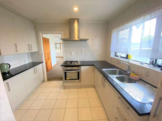 318 Massey Road Mangere East_3