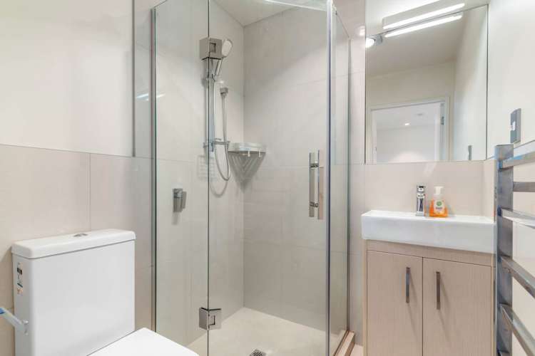 73 Bordeaux Parade Te Atatu South_13