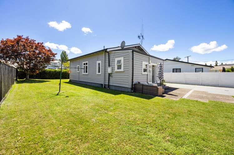 102 Naylor Street Hamilton East_24