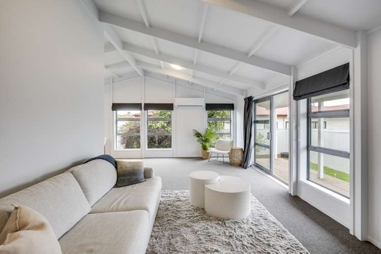 1012 Willowpark Road North Mayfair_10