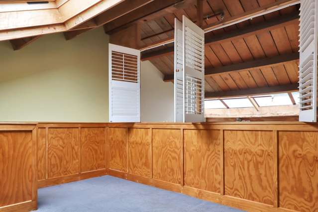 1-110/221-6 Left Bank 2185_4