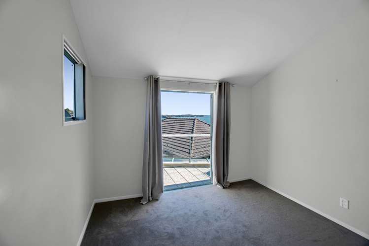 2/42 Churchill Road Murrays Bay_12