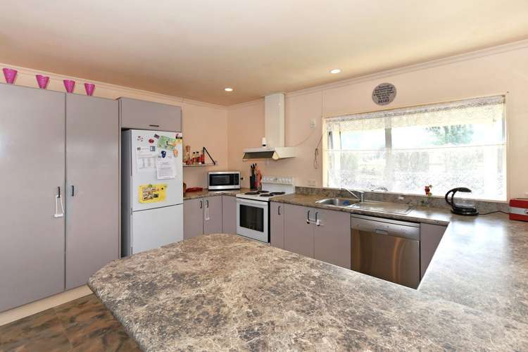 27 Lord Auckland Road Wakefield_6