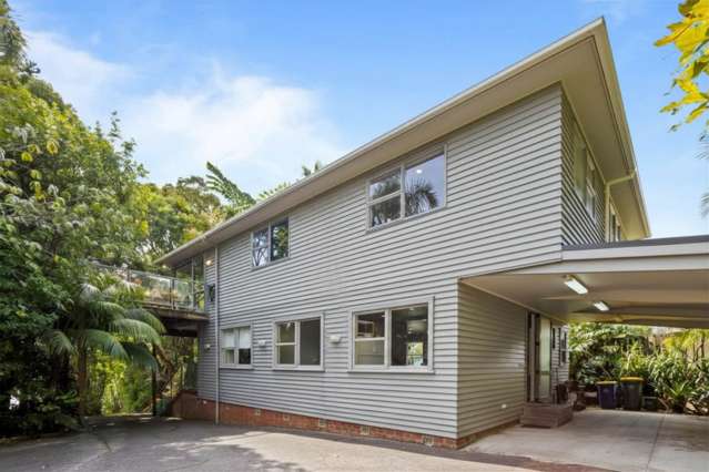 1,292m² Green Bay Goldmine: Develop or Renovate