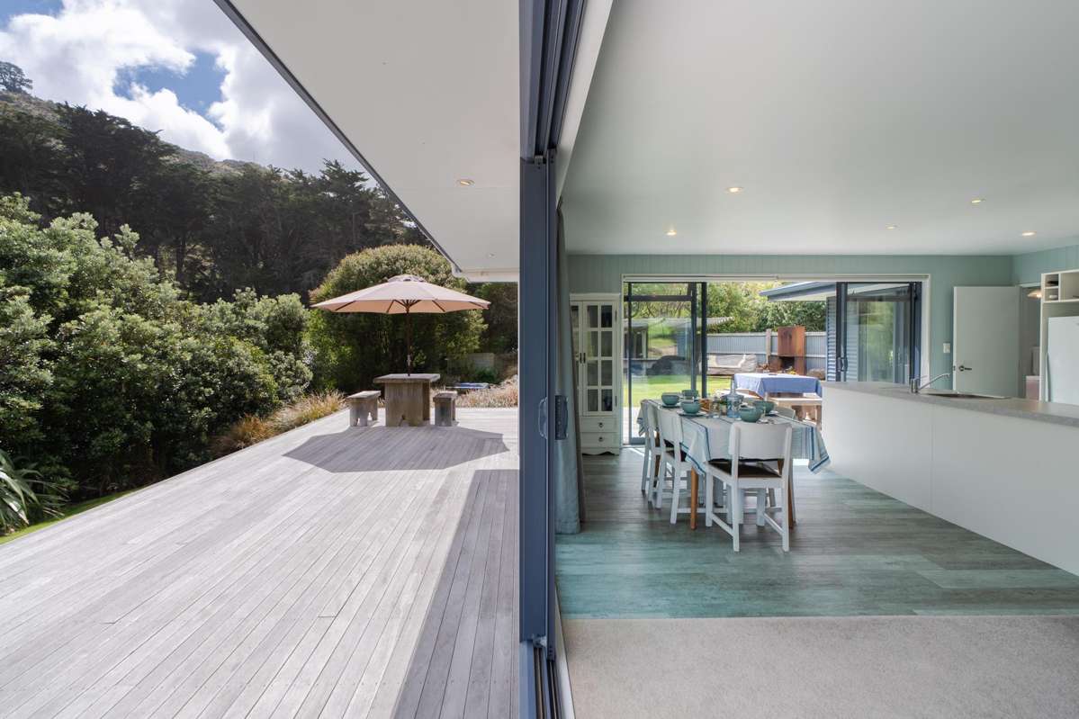 904 Te Oka Bay Road_1