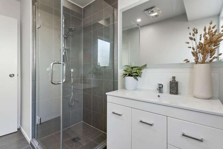 1/9 Embassy Place Glenfield_15