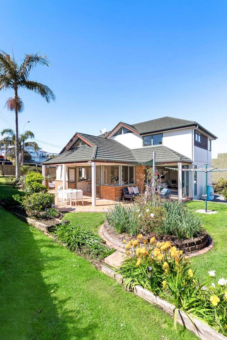 492 Beach Road Murrays Bay_36