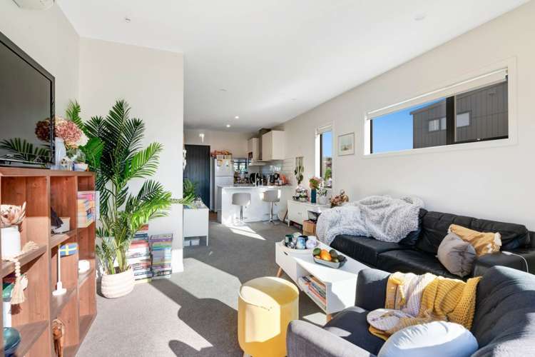 2/694 Whangaparaoa Road_5
