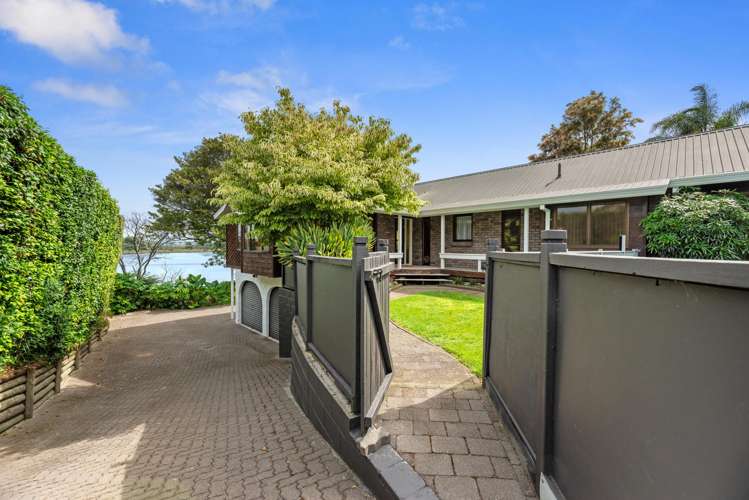 8 Sunny Bay Road Matua_13