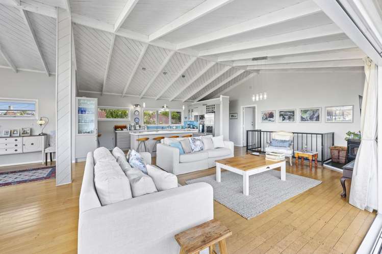 13 Colmar Road Mellons Bay_49