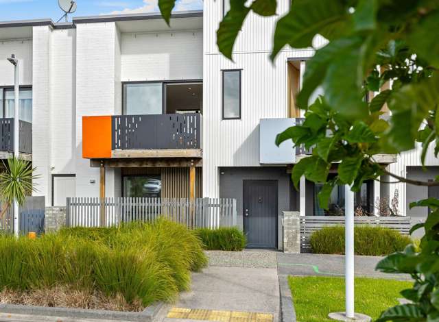 Freehold and fabulous - in best location!