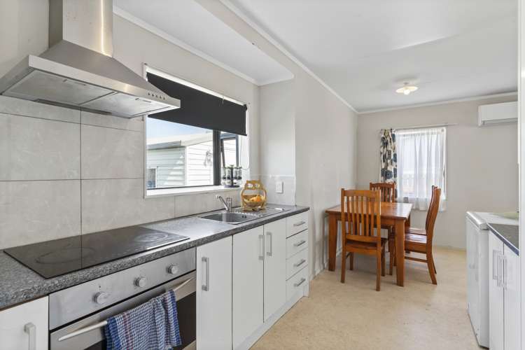 84 Maplesden Drive Clendon Park_7