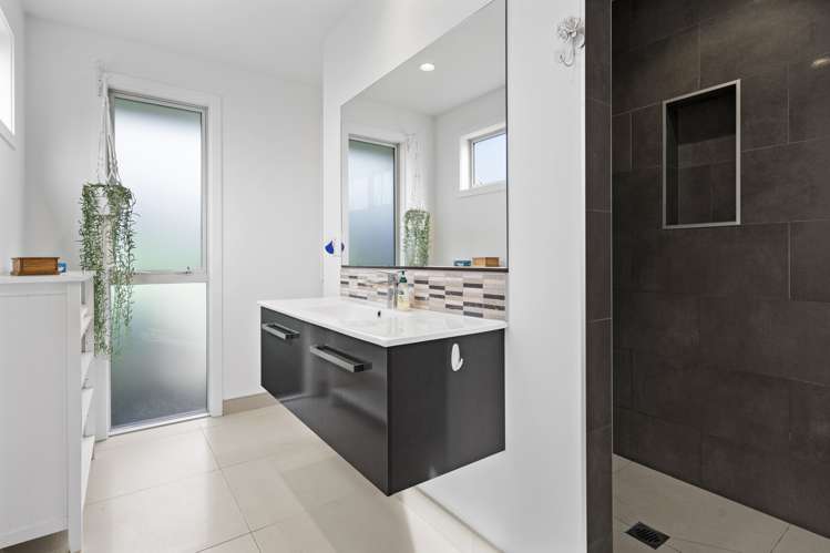 44 Baxter Michael Crescent Cambridge_15