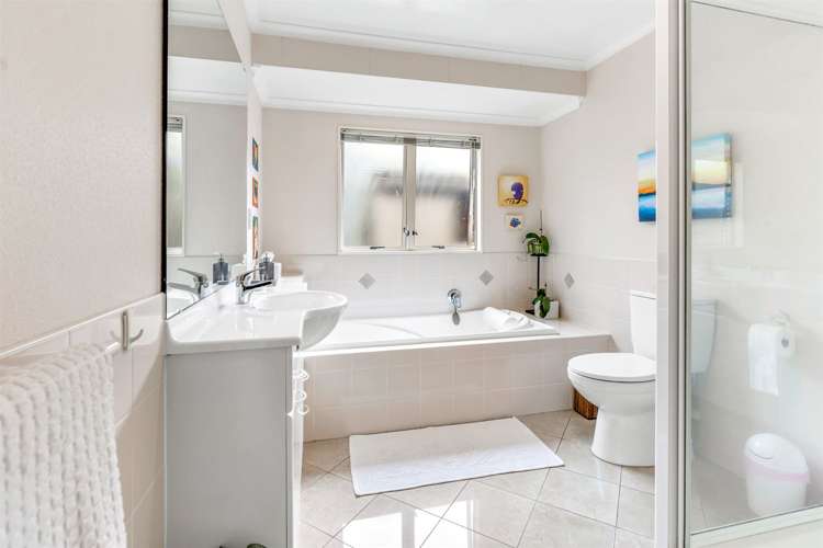 8 Landvale Court Browns Bay_17