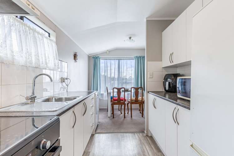 2/6 Helena Street Massey_6