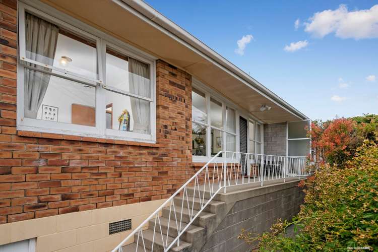 2/77 Royal View Road Te Atatu South_0