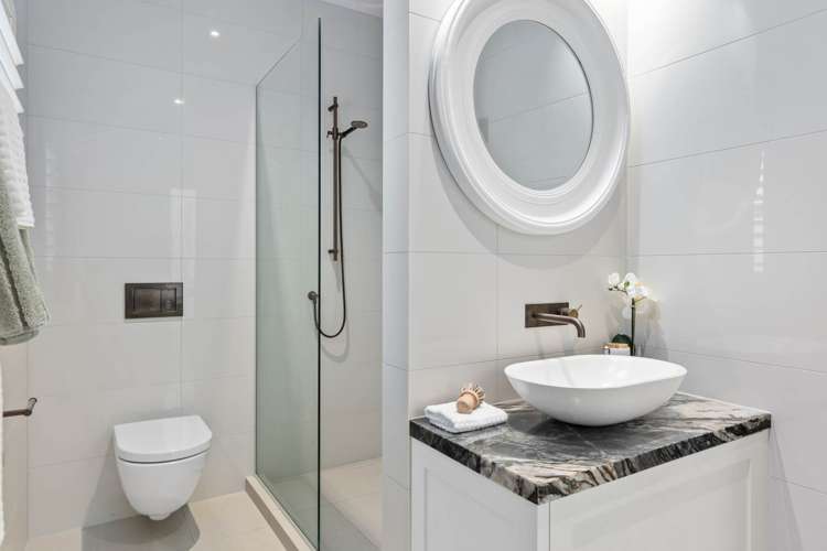 1 Courtneys West Harbour_21