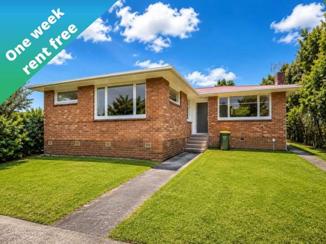 4 bedrooms house 24 Trojan Cres, New Lynn, Auckland