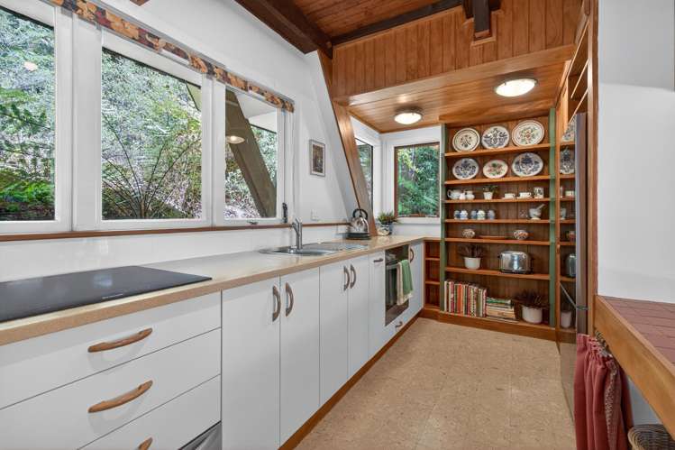 8 Tiniroa Grove Silverstream_8