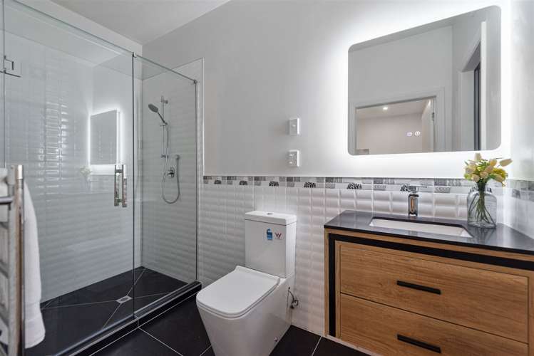 6 Heathfield Avenue Huntington_14