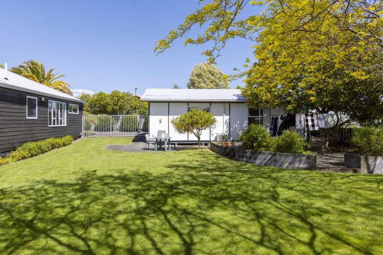 1 and 2/20 Stanley Street Wharewaka_29