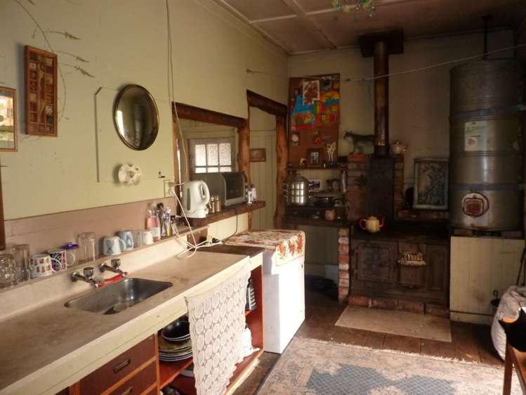 6 Newcastle Street Waimangaroa_4