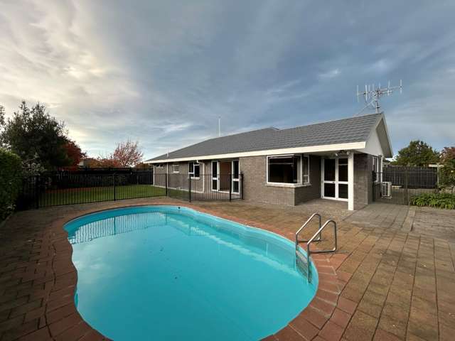 17 Whiting Crescent Greenmeadows_1
