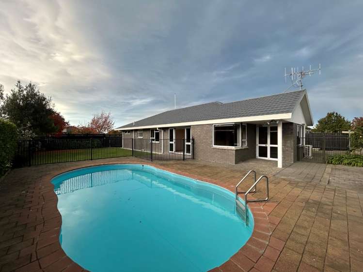 17 Whiting Crescent Greenmeadows_1
