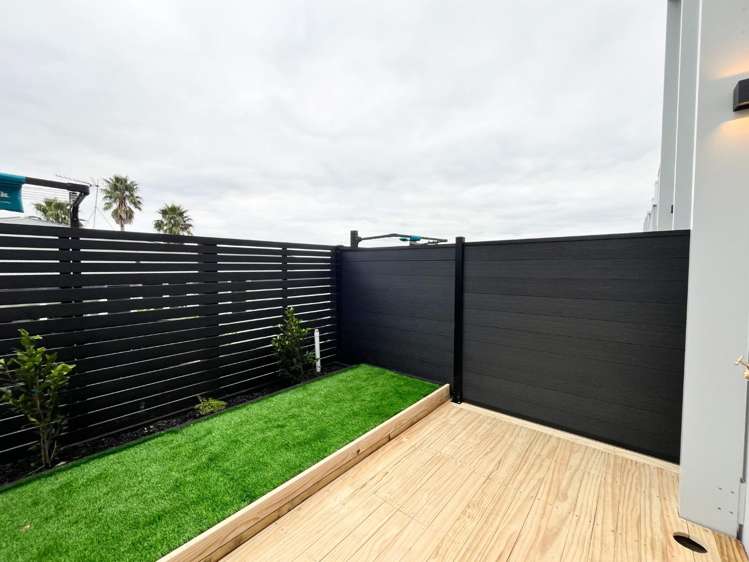 16/9 Aeroview Drive 1603_13