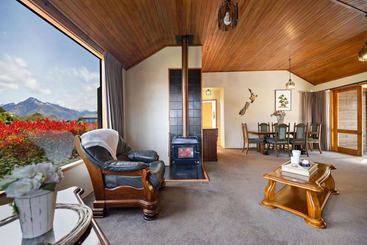 9 Greenstone Place Fernhill/Sunshine Bay_2