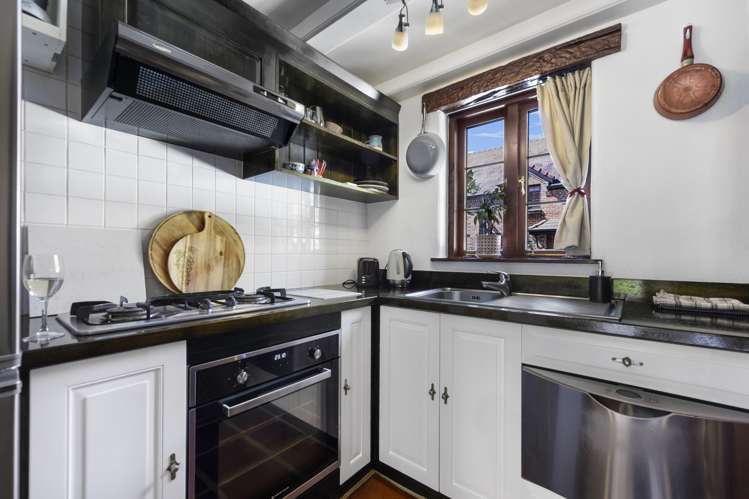 9/10 Quiet Woman Way Monaco_10