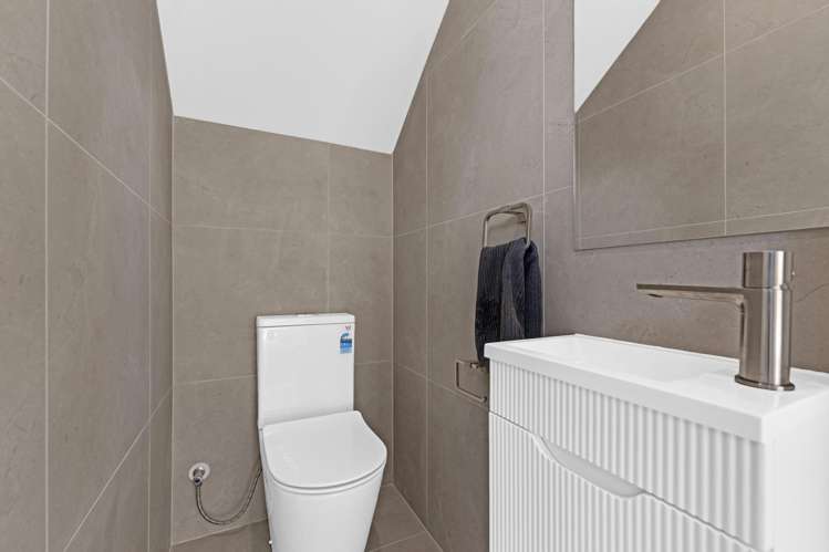 8D Gardiner Grove Mangere East_12