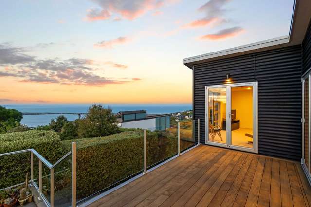 Be in by Christmas! Must sell, present all offers!