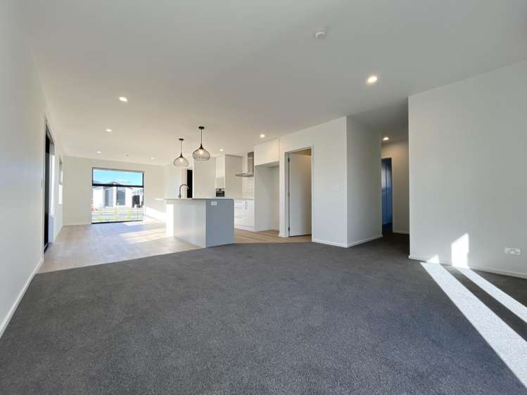 15 Silvergrass Way 11103_7