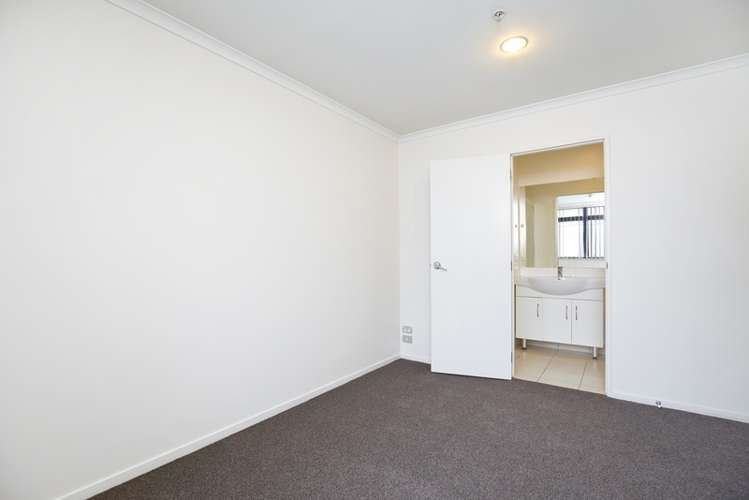 B713/176 Broadway Newmarket_5