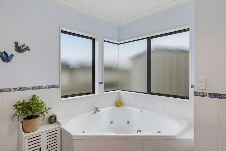 166 Milne Drive Paraparaumu_28